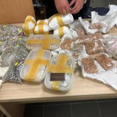 Жарты миллиард теңгеден асатын зергерлік бұйымдарды елге заңсыз кіргізбек болғандардың жолы кесілді