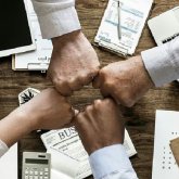 Жұмыстағы басшылықтың мінез-құлқы қызметкерлерге де әсер етеді