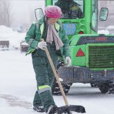 Жұмыс берушілер көше сыпырушылардың ақысын жеп отыр