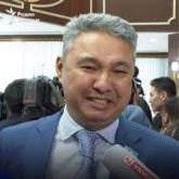 «Елбасы кеткенде егіліп жылап жүрген депутат...»: Белгілі заңгер Айгүл Орынбек Азат Перуашевқа шүйлікті