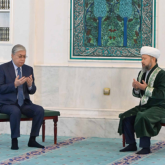 Тоқаев Әзірет Сұлтан мешітіне барды