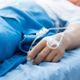 «Олар мені өлтіріп жатыр»: Теміртауда жас жігіт соқырішекке жасалған операциядан кейін көз жұмды