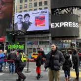 Imanbek-тің фотосы Нью-Йорктегі Таймс-сквердің экранына шықты (ВИДЕО)