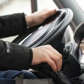 «Жүргізуші мас болған»: Өскеменде қоғамдық көлік жер үйге соғылды