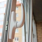 Балқашта бір жасар сәби терезеден құлап кетті