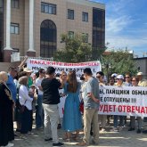 Атырауда пәтер аламыз деп алданған тұрғындар митингіге шықты