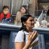 «Бітпейтін сылтаудан шаршадық»: Астанада сабыры таусылған салымшылар шу көтерді