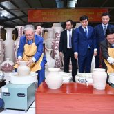 Тоқаев Вьетнам Президентімен бірге қыш құмыра жасап көрді