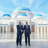 Қазақстан мен Тәжікстан президенттері Астанадағы Бас мешітке барды