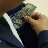 Жетісуда Денсаулық сақтау министрлігінің лауазымды шенеунігі пара алды деген күдікке ілінді