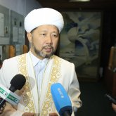 «Баласын тастап кеткен әйелді «шеше» деп атайды»: Бас мүфти дінтанушының сөзіне қатысты пікір білдірді