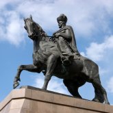 Кенесарыны жақтаған және қолдамаған билер кімдер?