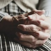 Оралда 85 жастағы кейуананы ұрып-соғып, тонап кеткен