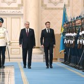 Тоқаев Макронды Ақордада қарсы алды