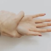 Депутат тұрмыста зорлық жасайтындарға құқық қорғау органдарында жұмыс істеуге тыйым салуды ұсынды