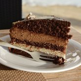 Тортқа есірткі жасырған семейлік әйел 10 жылға бас бостандығынан айырылды