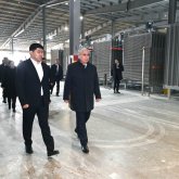 Тоқаев Ақтөбедегі керамогранит және қыш плиталар шығаратын зауытқа барды