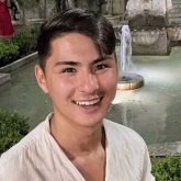 «Маған ана керек». Бельгиялық әйел асырап алған қазақ жігіті жантебірентер жазба жариялады