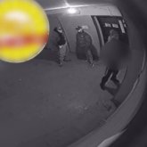 Өскеменде жасөспірім үйдің кіреберісіне дәрет сындырған (ВИДЕО)