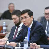 Аймағамбетов трансвеститтер клубына барғаны үшін жұмыстан шығарылған мұғалімдерге жақтасты