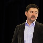 Кәсіпкер Рахат Әлиевтің адамдары тапанша тақап қорқытқанын айтты