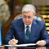 Тоқаев Үкіметті тарату туралы Жарлыққа қол қойды