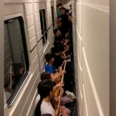 Пойызда домбыра шерткен өнерпаздар жолаушыларды елең еткізді (ВИДЕО)