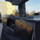 Ақтауда 65 миллион теңгеге салынған ескерткіш тұғыры қирап жатыр