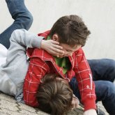 Ұлының  сыныптасын соққыға жыққан алматылықтың үстінен іс қозғалды