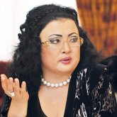 «Тапсам аямаймын, басын жарамын»: Мақпал Жүнісова алаяқтарға алданып қалды (ВИДЕО)