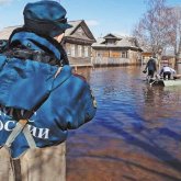 «Жағдайды болжау мүмкін емес»: Ресейдің Түмен облысында тұрғындар эвакуациялануда