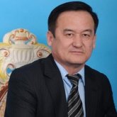 Депутат Қазыбек Иса экс-әріптесінің аста-төк тойы туралы сұраққа қатты ашуланды (ВИДЕО)