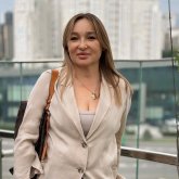 «Түнде тамағыма пышақ тақады»: Тұрсын Алагөзовтың экс-әйелі «отбасылық құпия» туралы жазды