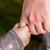 Бір жасар баланың көкжөтелден қайтыс болуы: Ата-анасы дәрігерлерді айыптауда
