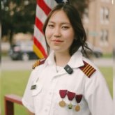 «Ең үздік»: Нью-Йорктегі әскери академия кешінде қазақша сөйлеген қыз көпшілікті сүйсінтті (ВИДЕО)