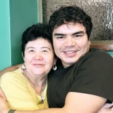 «Еден жуып, табыс тауып жүр»: Кенжебек Тұрсынбайұлы 70-тегі апасы туралы айтты