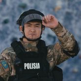 Есіртке мас күйде ұсталған: Төреғали полицейлер туралы клип түсірді (ВИДЕО)