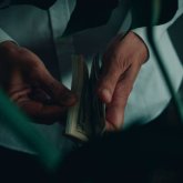 Хромтауда екі жігіт әріптес әйелді интим видеосы арқылы бопсалаған