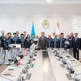 Пәтер, автокөлік және ақшалай сыйлықтар: Алматы әкімі Олимпиада жүлдегерлерін құттықтады