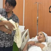 «Кешірші, жаным!»: «Меломен» тобының әншісі халықтан сүйінші сұрады (ВИДЕО)