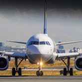 Ұшақта бомба бар деп әзілдеген жігіттің үстінен қылмыстық іс қозғалды