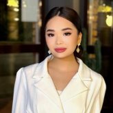 «Бұны білсем ешқашан тұрмыс құрмас едім»: Блогер ішкілікке салынған енесінен қорлық көргенін айтты (ВИДЕО)