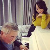 «Бақыттымын»: Баян Алагөзова қайын атасын құттықтап, ерекше жазба жариялады (ВИДЕО)