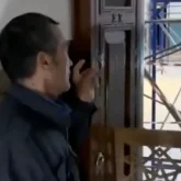 «Осыдан кейін бағы жанып кетсін»: Ағылшынша еркін сөйлейтін түркістандық күзетші елді таңқалдырды (ВИДЕО)