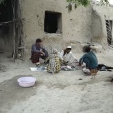 «Намаз оқымасақ, сақал қоймасақ ұрады»: Ауғанстандағы қазақтар қорлық көргенін айтты