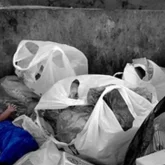 Семейде қоқыстан денесін күйік шалған сәби табылды