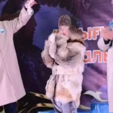 «Арманым орындалған күн»: бүркітші Айшолпанға екі бөлмелі пәтер табыс етілді