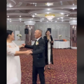 «Бақытты екені көрініп тұр»: 52 жасында ақ көйлек киген әйелдің тойы талқыға түсті (ВИДЕО)