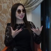 «Аяқ-қолыңды сындырамын» деді»: Сиви Махмуди бұрынғы күйеуінен қорыққанынан көшіп кеткенін айтты