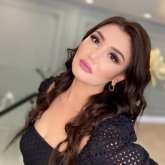 «Ол шок болып қалды»: Зарина Омарова күйеуінің қызғаншақ екенін айтты